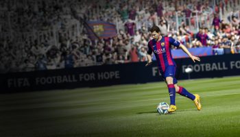 Во время штрафного удара в FIFA 15 игроки останавливаются – решение