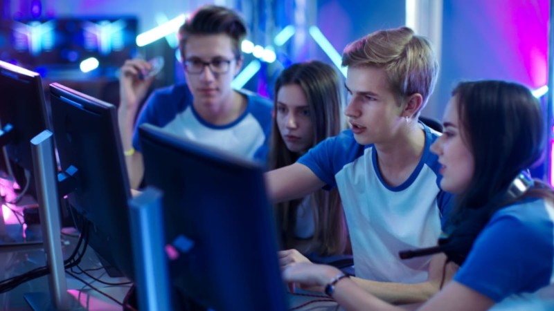 Teaching gamers on a computer